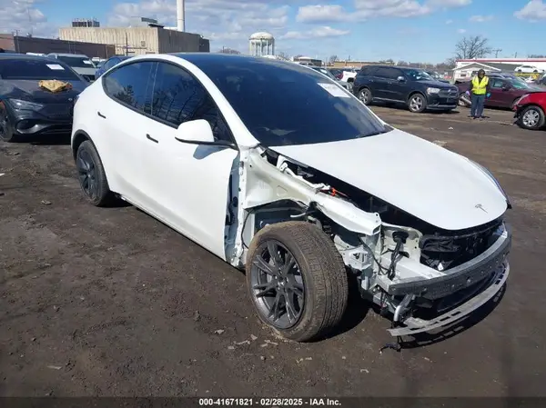 7SAYGDEE0RA328091 2024 TESLA MODEL Y - Image 1