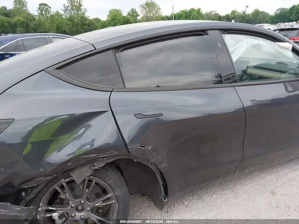 7SAYGDEE0RA330195 2024 TESLA MODEL Y - Image 8