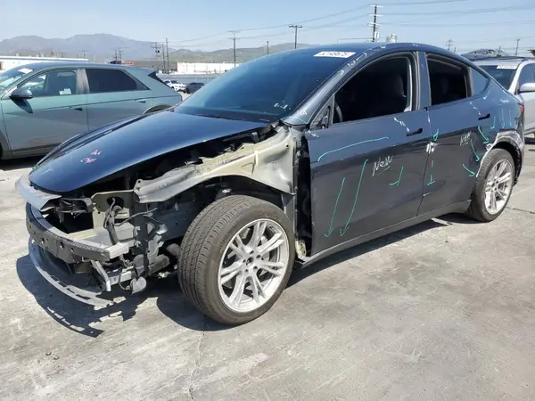 7SAYGDEE0RF024326 2024 TESLA MODEL Y - Image 1