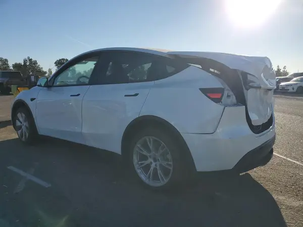 7SAYGDEE0RF062056 2024 TESLA MODEL Y - Image 2