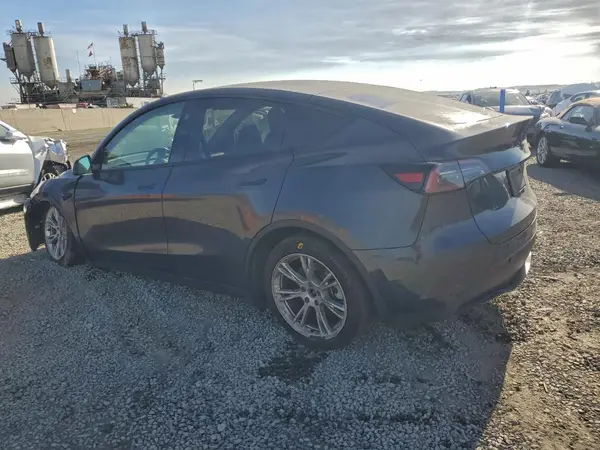 7SAYGDEE0RF077320 2024 TESLA MODEL Y - Image 2