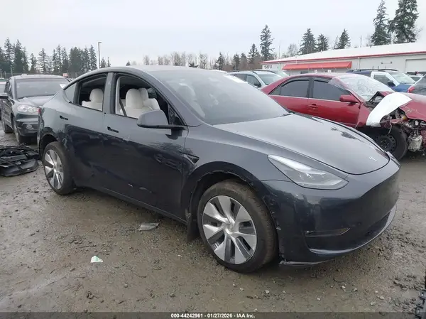 7SAYGDEE0RF085188 2024 TESLA MODEL Y - Image 1