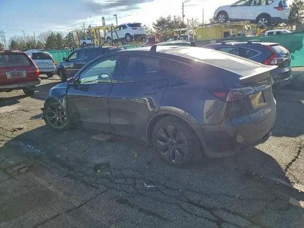 7SAYGDEE0RF121039 2024 TESLA MODEL Y - Image 2