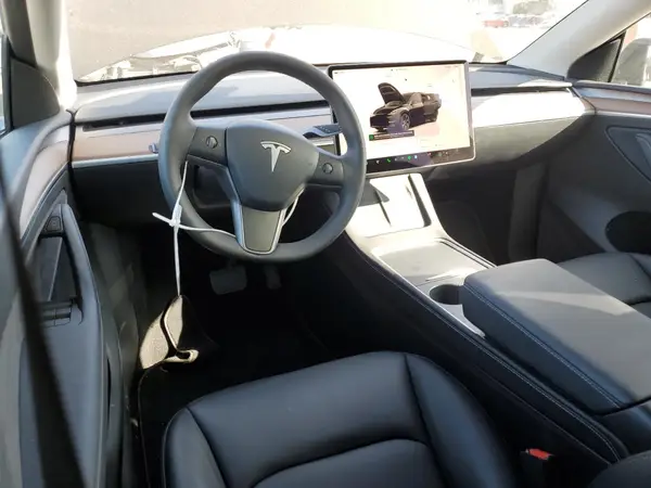 7SAYGDEE0RF126631 2024 TESLA MODEL Y - Image 8