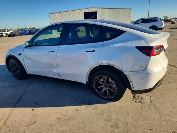 7SAYGDEE0RF127150 2024 TESLA MODEL Y - Image 2