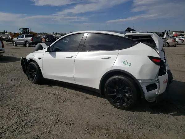 7SAYGDEE0RF129349 2024 TESLA MODEL Y - Image 2