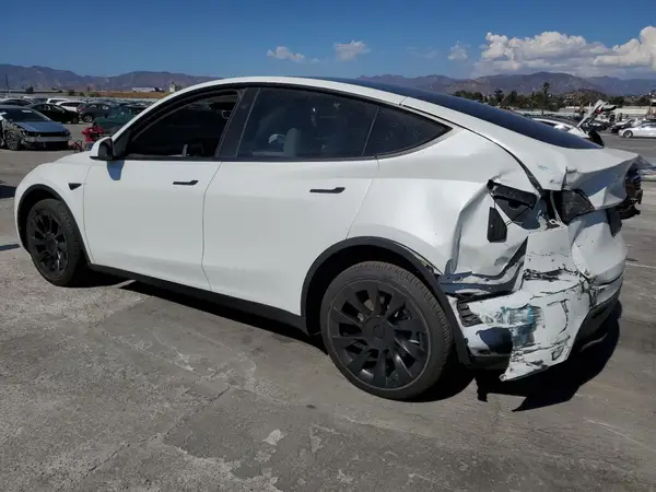 7SAYGDEE0RF150556 2024 TESLA MODEL Y - Image 2