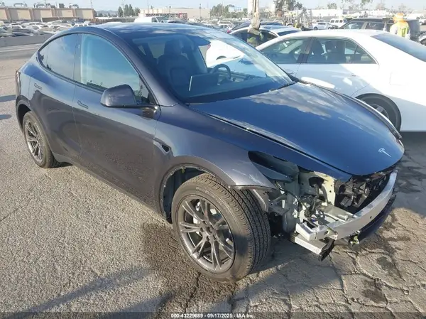 7SAYGDEE0RF160746 2024 TESLA MODEL Y - Image 1