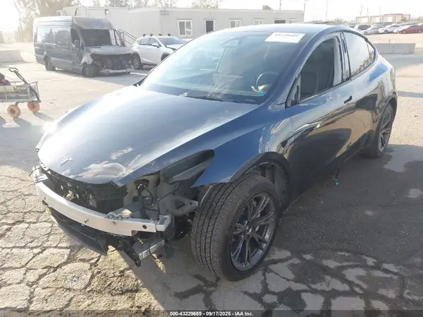 7SAYGDEE0RF160746 2024 TESLA MODEL Y - Image 2
