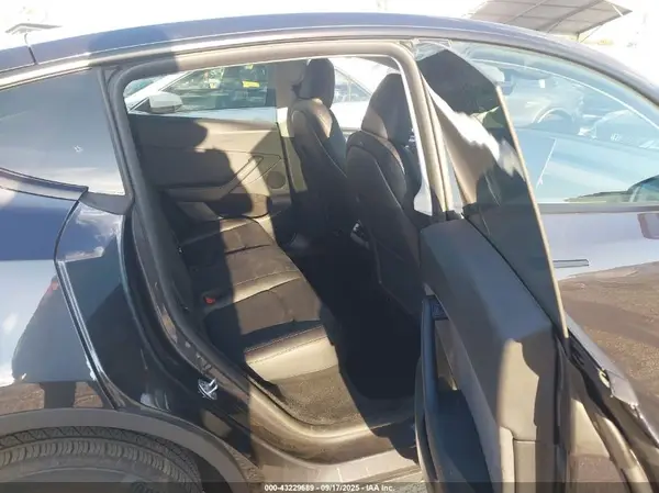 7SAYGDEE0RF160746 2024 TESLA MODEL Y - Image 8