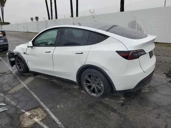 7SAYGDEE0RF165672 2024 TESLA MODEL Y - Image 2