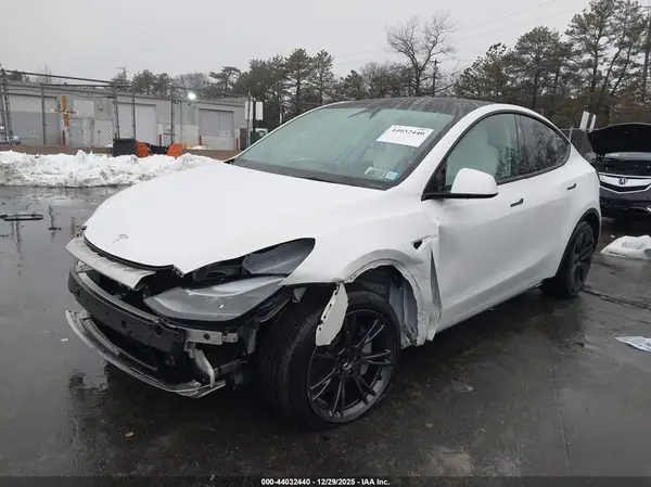 7SAYGDEE0RF170774 2024 TESLA MODEL Y - Image 2