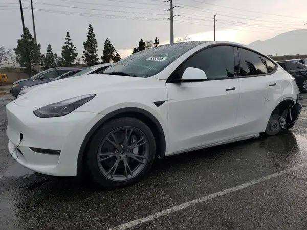7SAYGDEE0RF178289 2024 TESLA MODEL Y - Image 1