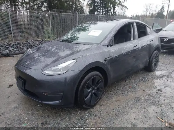 7SAYGDEE0RF195108 2024 TESLA MODEL Y - Image 2