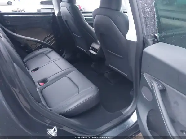 7SAYGDEE0RF195108 2024 TESLA MODEL Y - Image 8