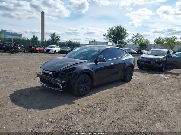 7SAYGDEE0RF197151 2024 TESLA MODEL Y - Image 2