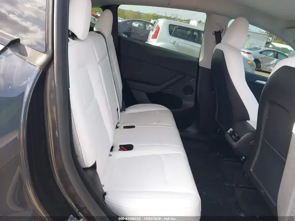 7SAYGDEE0RF197151 2024 TESLA MODEL Y - Image 8