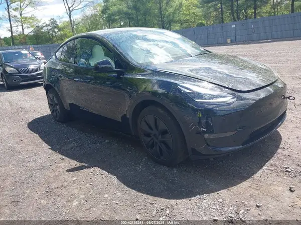 7SAYGDEE0RF200291 2024 TESLA MODEL Y - Image 1