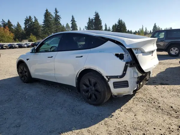 7SAYGDEE0RF205457 2024 TESLA MODEL Y - Image 2