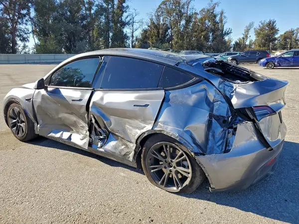 7SAYGDEE0RF209573 2024 TESLA MODEL Y - Image 2