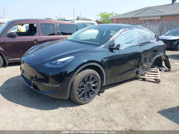 7SAYGDEE0RF211890 2024 TESLA MODEL Y - Image 2