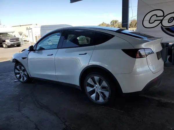 7SAYGDEE0RF981488 2024 TESLA MODEL Y - Image 2