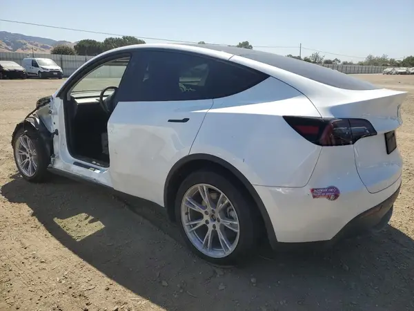 7SAYGDEE0RF983516 2024 TESLA MODEL Y - Image 2