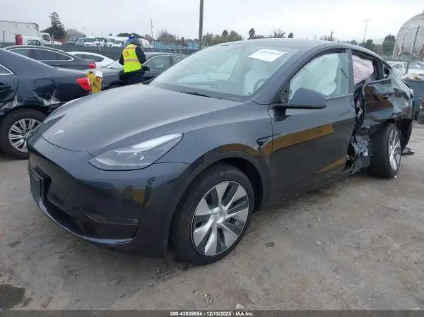 7SAYGDEE0RF984228 2024 TESLA MODEL Y - Image 2