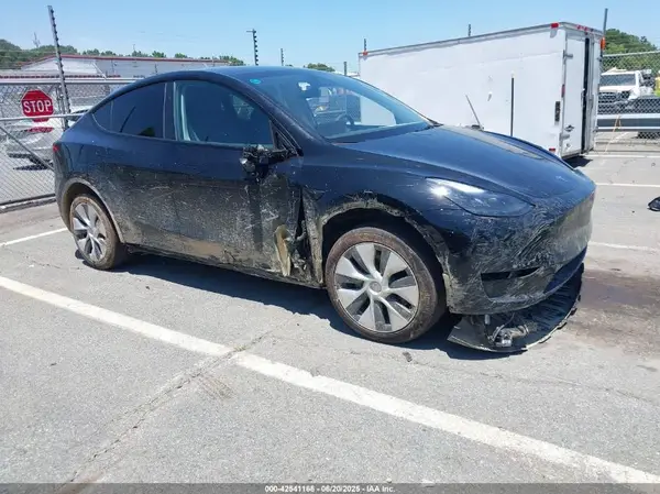 7SAYGDEE0RF986660 2024 TESLA MODEL Y - Image 1