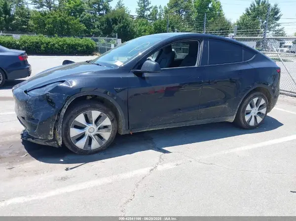 7SAYGDEE0RF986660 2024 TESLA MODEL Y - Image 2