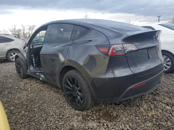 7SAYGDEE0RF990269 2024 TESLA MODEL Y - Image 2