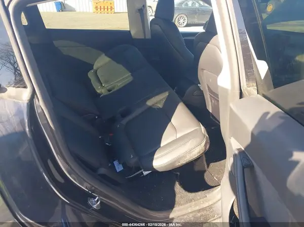 7SAYGDEE0SA338027 2025 TESLA MODEL Y - Image 8
