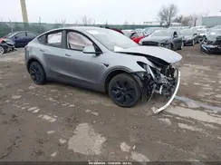 7SAYGDEE0SA338433 2025 TESLA MODEL Y