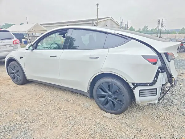 7SAYGDEE0SA352378 2025 TESLA MODEL Y - Image 2