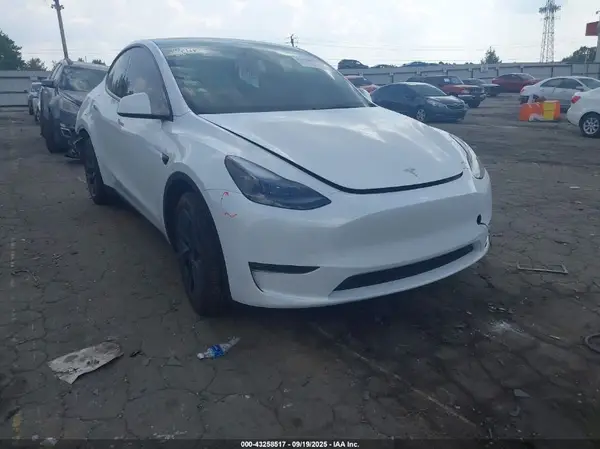 7SAYGDEE0SA370590 2025 TESLA MODEL Y - Image 1