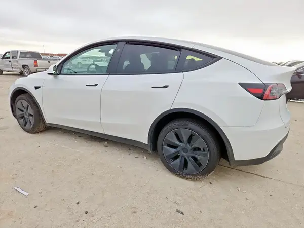 7SAYGDEE0SA371898 2025 TESLA MODEL Y - Image 2