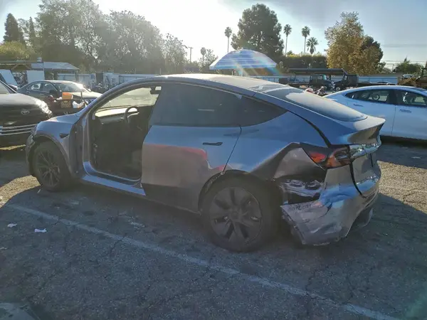 7SAYGDEE0SF218912 2025 TESLA MODEL Y - Image 2