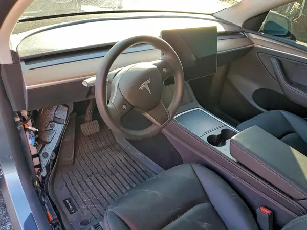 7SAYGDEE0SF218912 2025 TESLA MODEL Y - Image 8