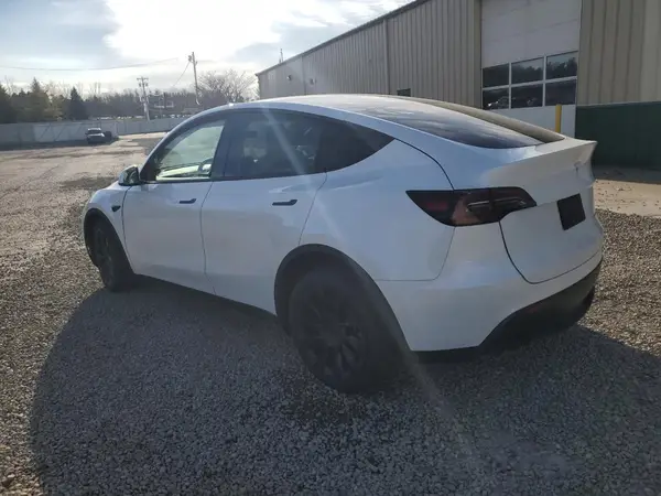 7SAYGDEE0SF223382 2025 TESLA MODEL Y - Image 2