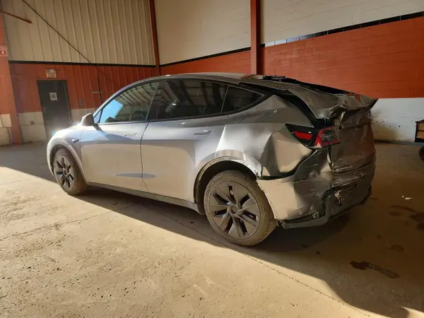 7SAYGDEE0SF233426 2025 TESLA MODEL Y - Image 2