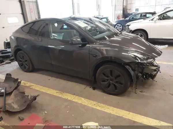 7SAYGDEE0SF240800 2025 TESLA MODEL Y - Image 1