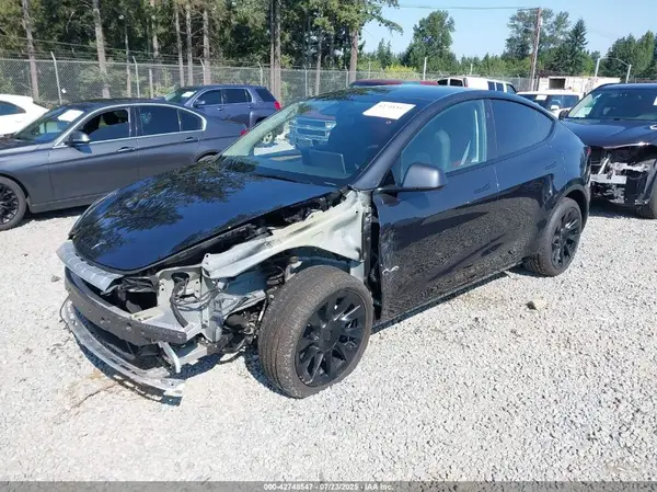 7SAYGDEE0SF300090 2025 TESLA MODEL Y - Image 2