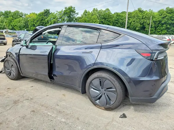 7SAYGDEE0TA386659 2026 TESLA MODEL Y - Image 2