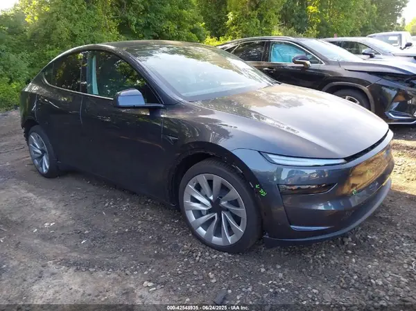 7SAYGDEE0TA388024 2026 TESLA MODEL Y - Image 1