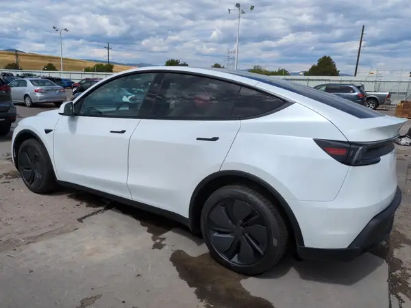 7SAYGDEE0TA438498 2026 TESLA MODEL Y - Image 2