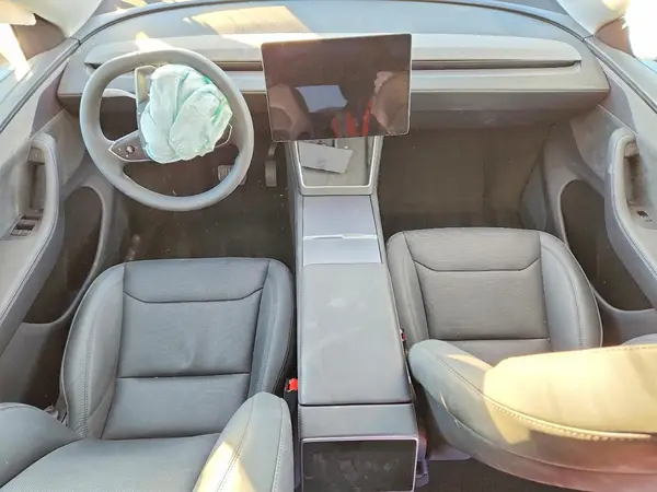 7SAYGDEE0TA457696 2026 TESLA MODEL Y - Image 8