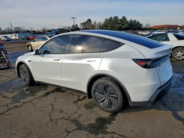 7SAYGDEE0TA475521 2026 TESLA MODEL Y - Image 2