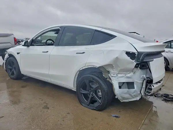 7SAYGDEE0TA492545 2026 TESLA MODEL Y - Image 2