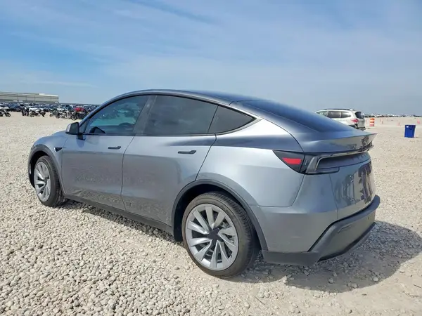 7SAYGDEE0TA615065 2026 TESLA MODEL Y - Image 2