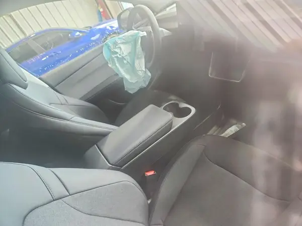 7SAYGDEE0TA686296 2026 TESLA MODEL Y - Image 8